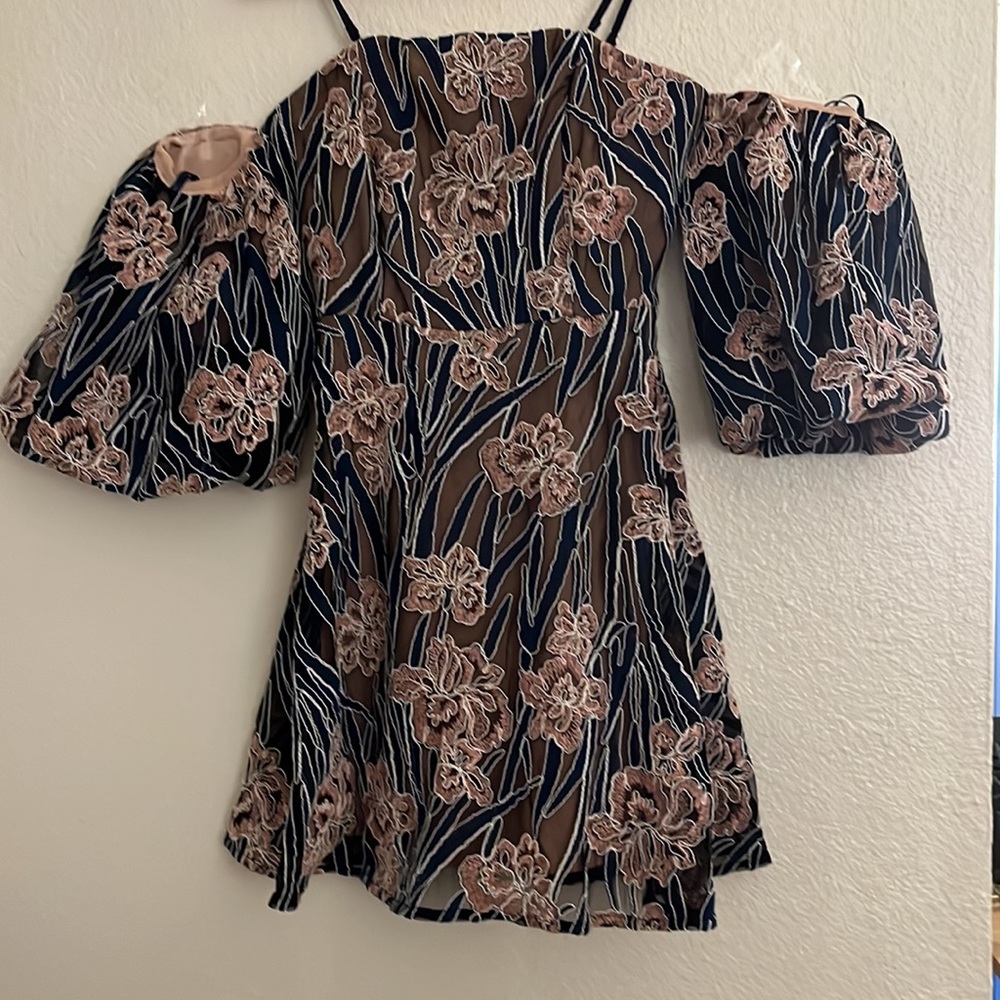 Elliatt dress - Picture 4 of 9